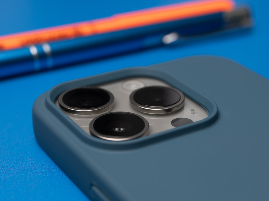 Silikonový kryt na iPhone 15 Pro - Modrý 4